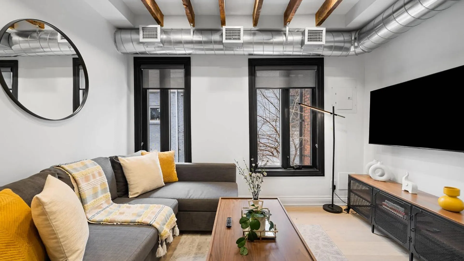 Trendy Parkdale 1-Bedroom Getaway W Free Parking Toronto