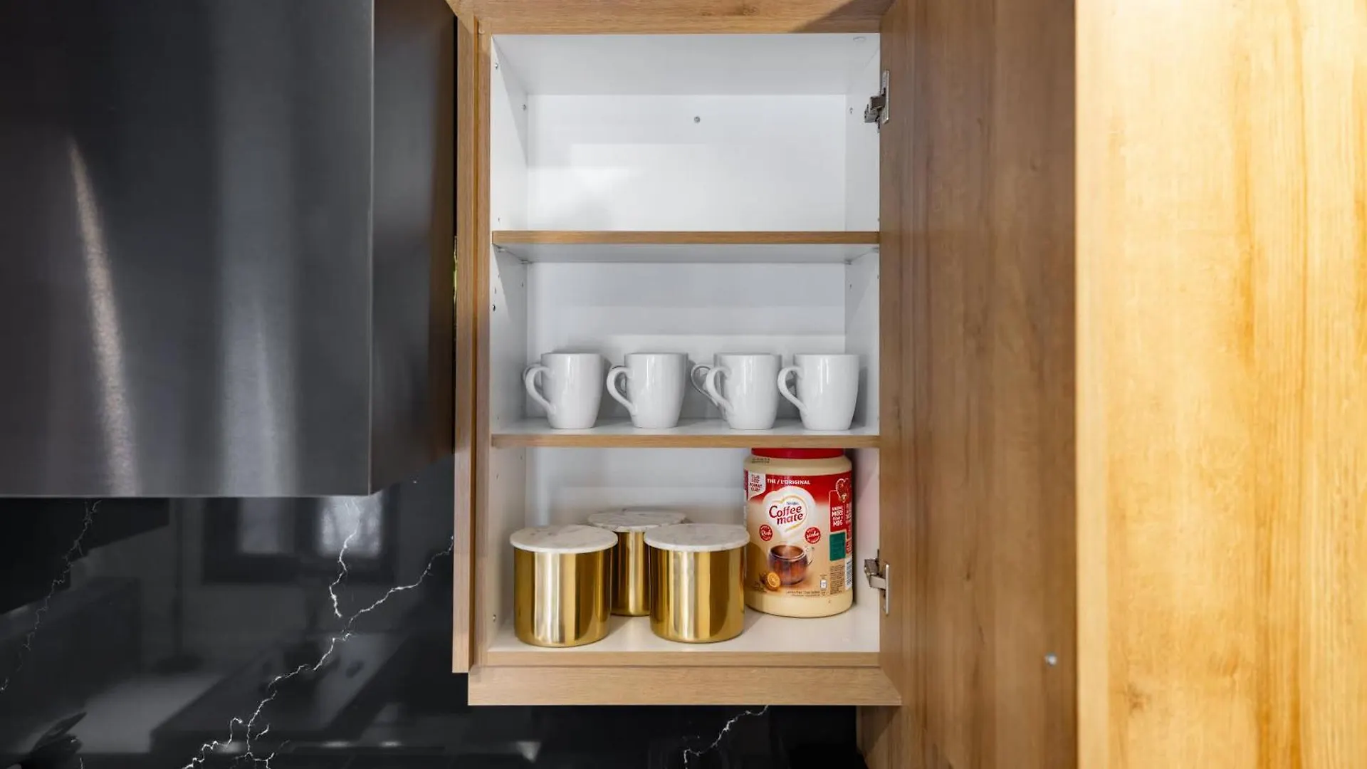 Trendy Parkdale 1-Bedroom Getaway W Free Parking Toronto