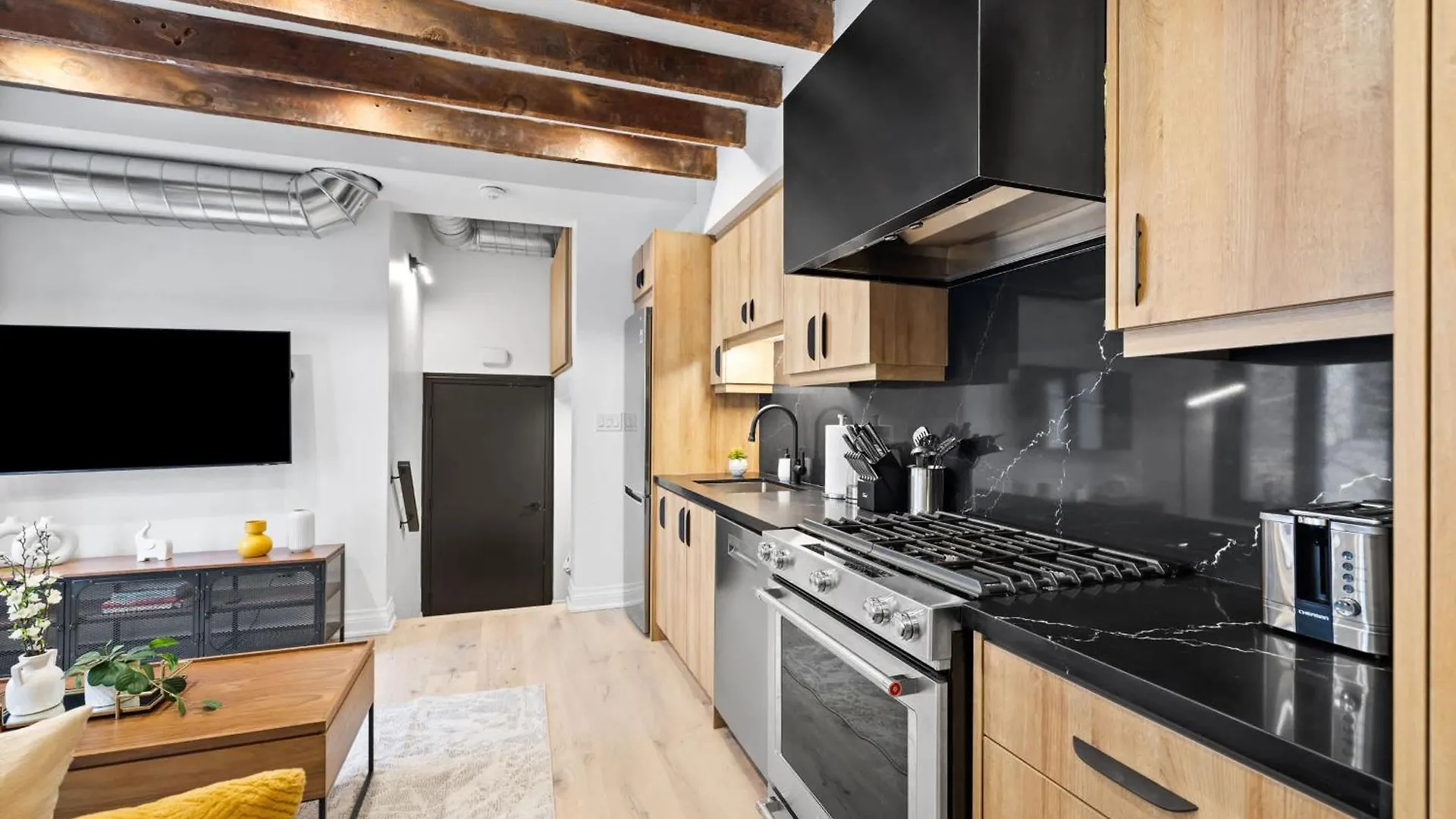 Trendy Parkdale 1-Bedroom Getaway W Free Parking Toronto Appartement